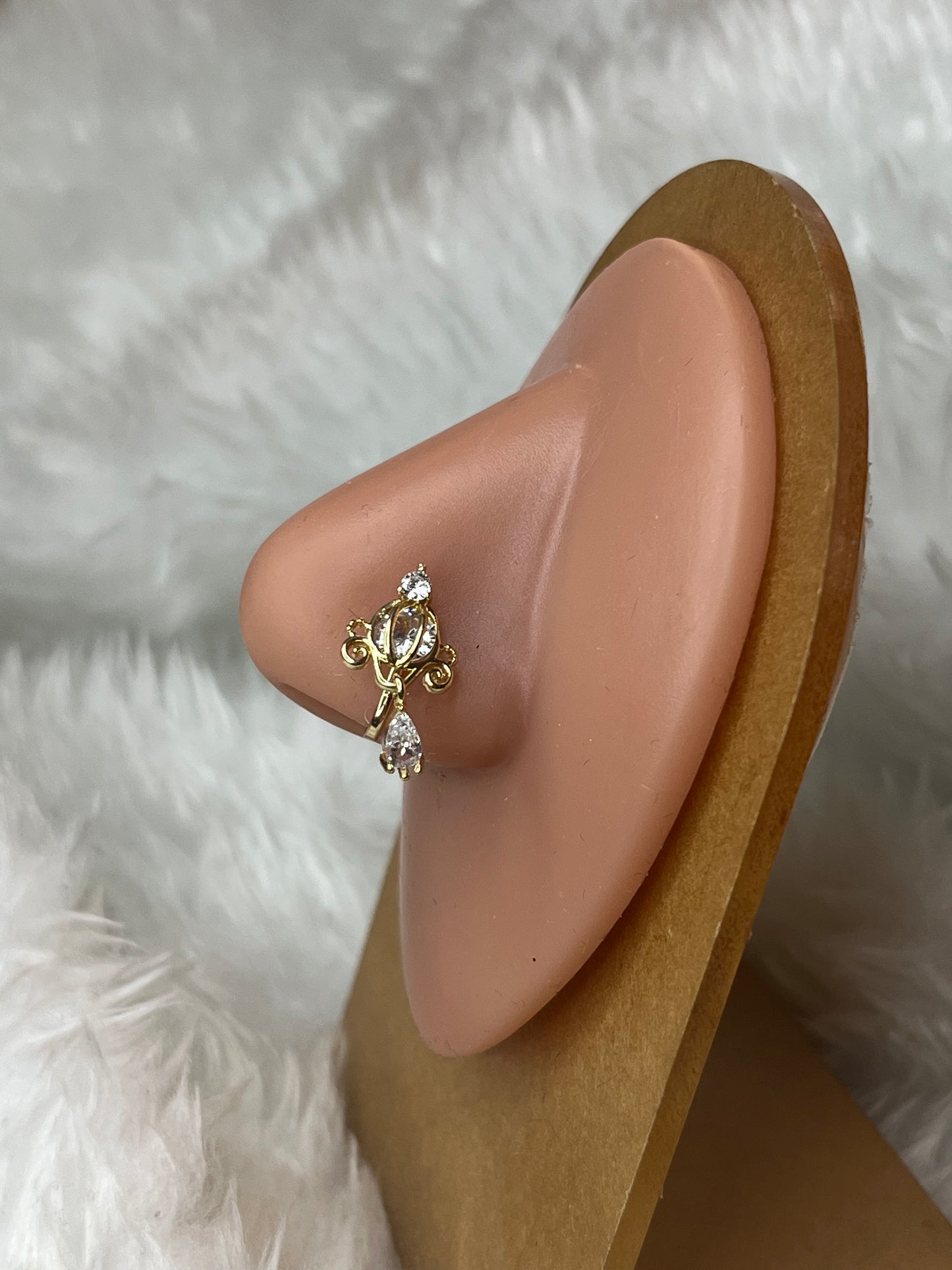 16 Carriages Nose Cuff